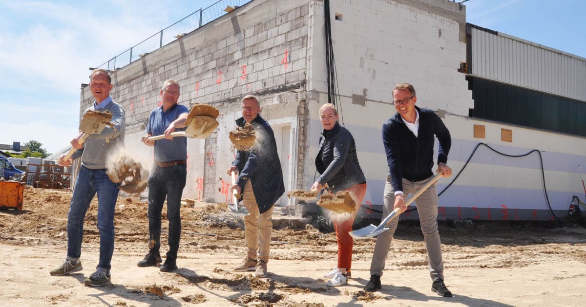 Jetzt geht’s los! Markus Wiekowski, Ulrich Imwalle, Otto Steinkamp, Ina Hörnschemeyer und Holger Henzel beim symbolischen Spatenstich. (Foto ©Rene Sutthoff/Konsequent PR)